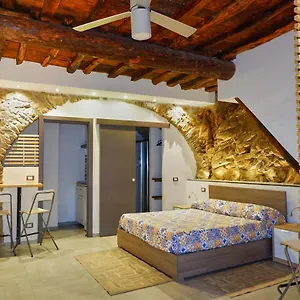 https://albarola-suite.hotelitalianriviera.com
